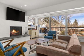 Durant Unit D4, Spacious, Modern Condo with Great Views, Excellent Location 2 Blocks to Ski Slopes